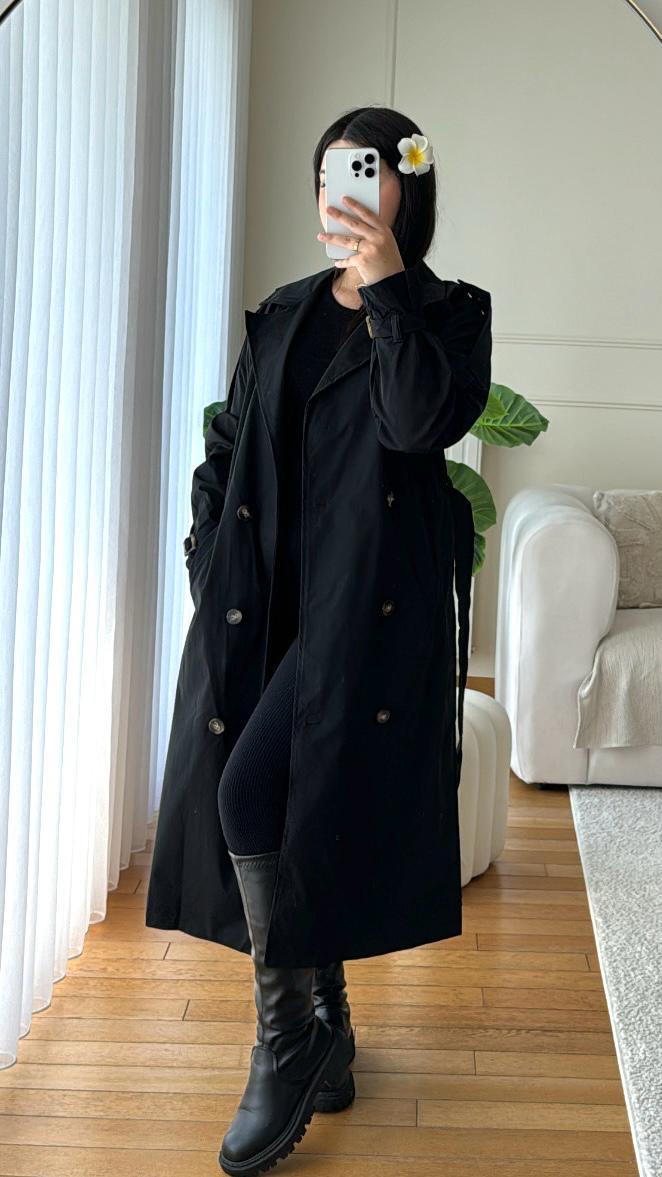 Trench-Coat Emily