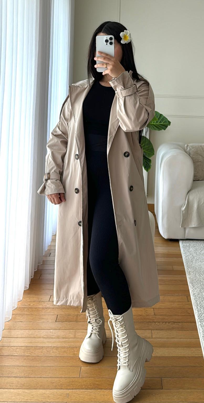 Trench-Coat Emily